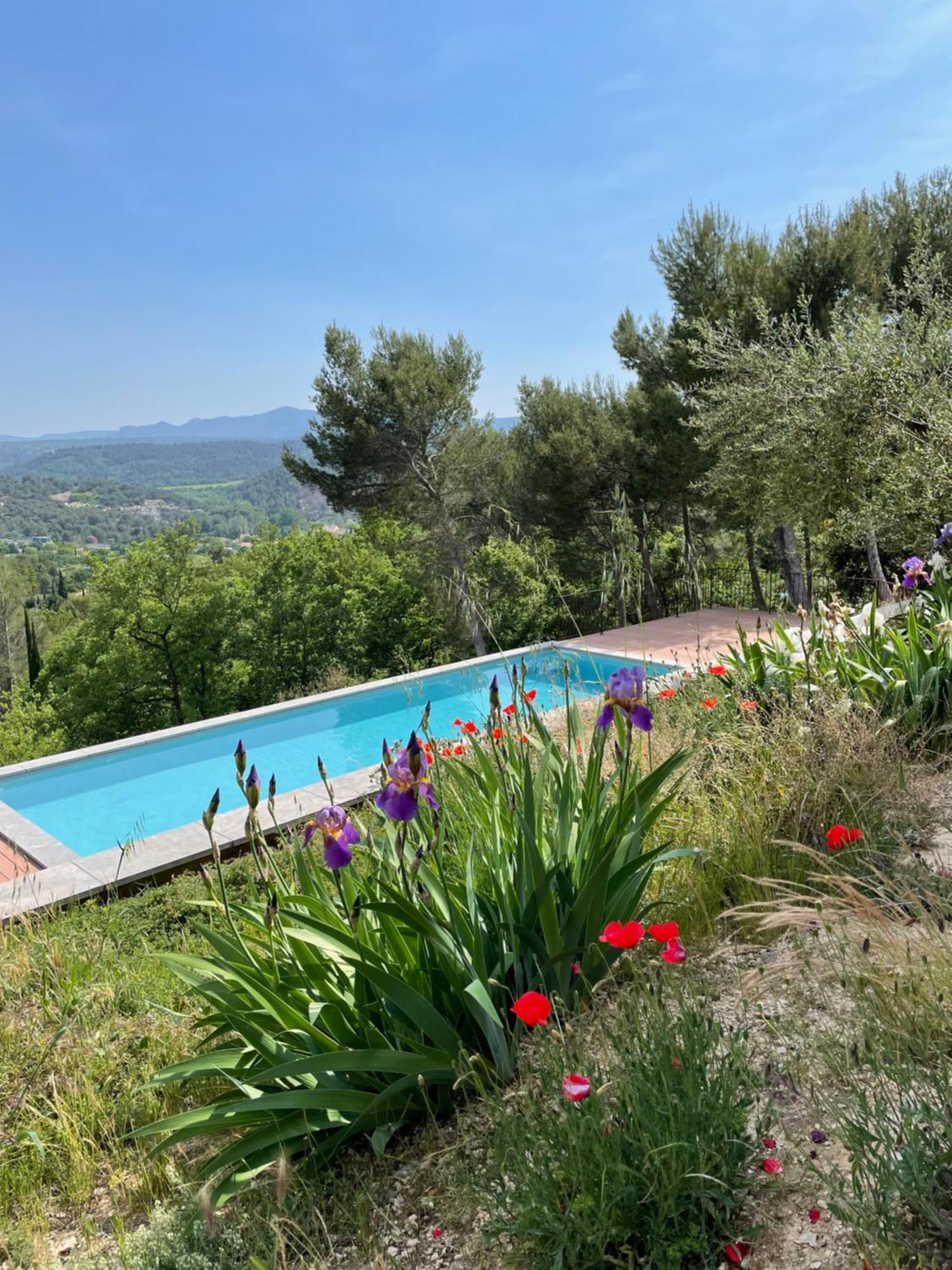 Villa Lumineuse Avec Piscine Clim 1Ere Etage Vue Panoramique Sur Les Montagnes Sur Le Site De La Sainte-Victoire Le Tholonet Exterior foto